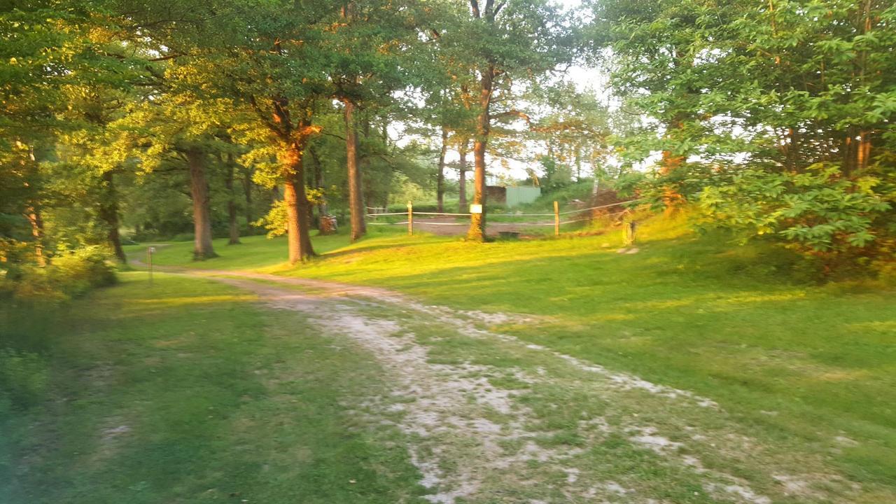 Camping De La Reuille Flere-la-Riviere Exterior foto